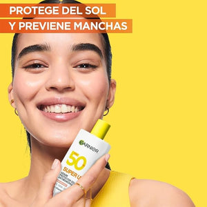 Garnier Super UV Protector Solar Facial Fluido Acabado Luminoso con Textura Invisible y Ligera, 40ml